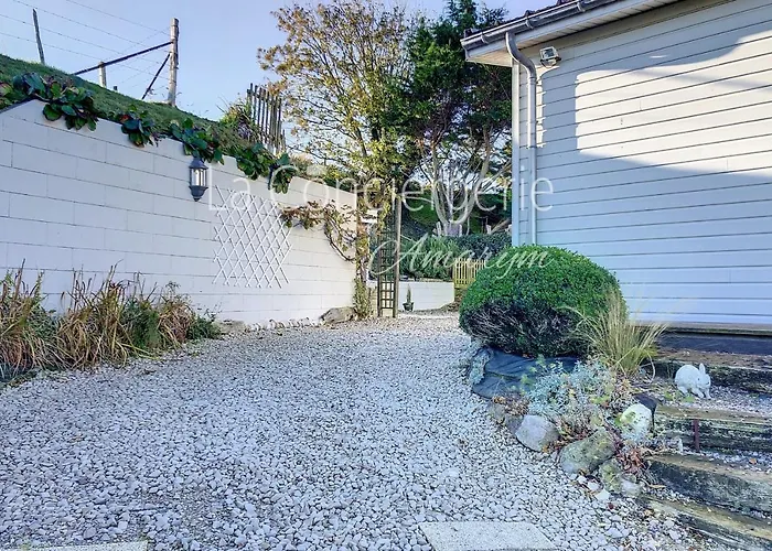 Le Hublot évasion Face à La Villa *